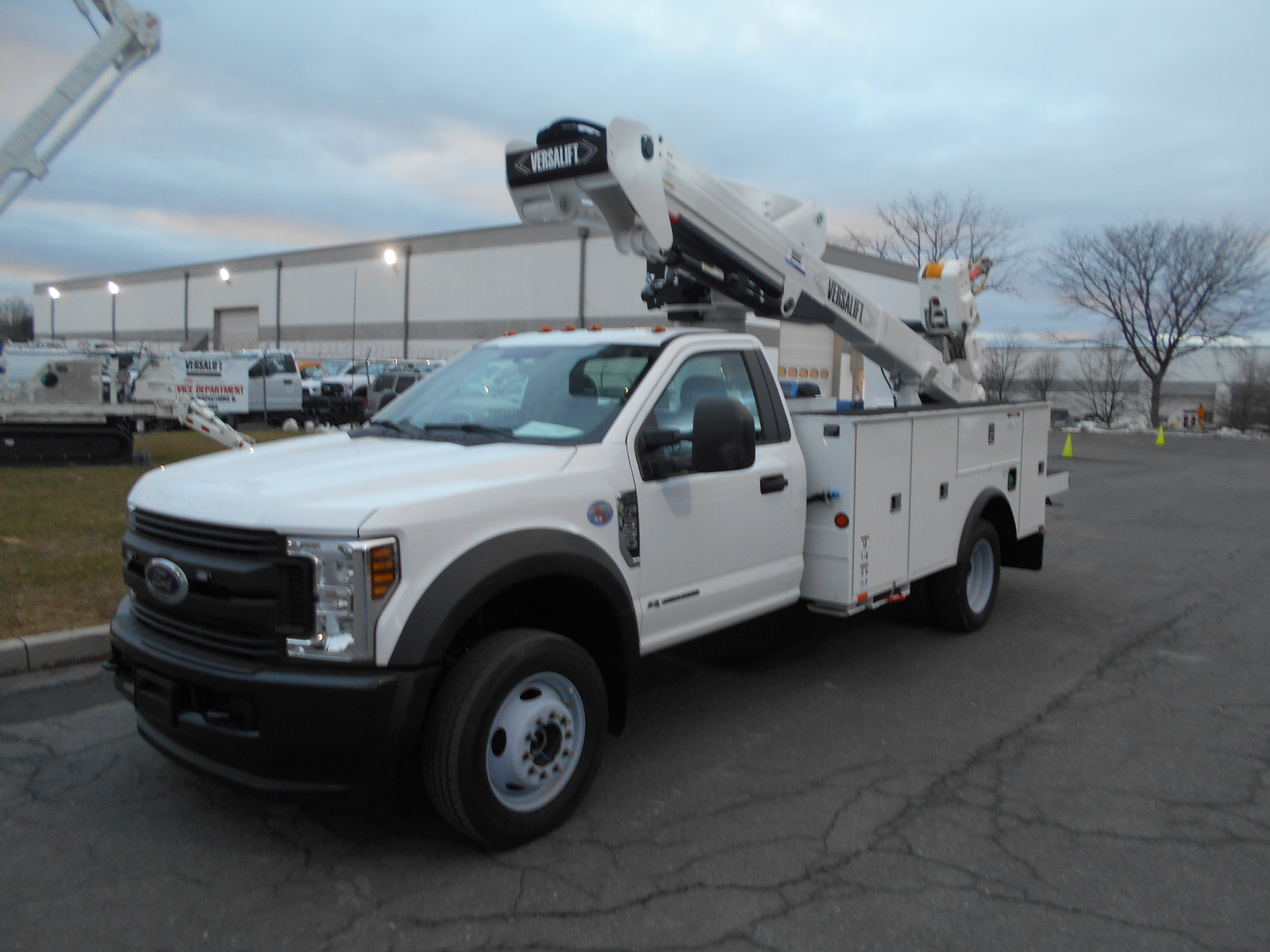 VST-52-MHI Ford F-600 4×4