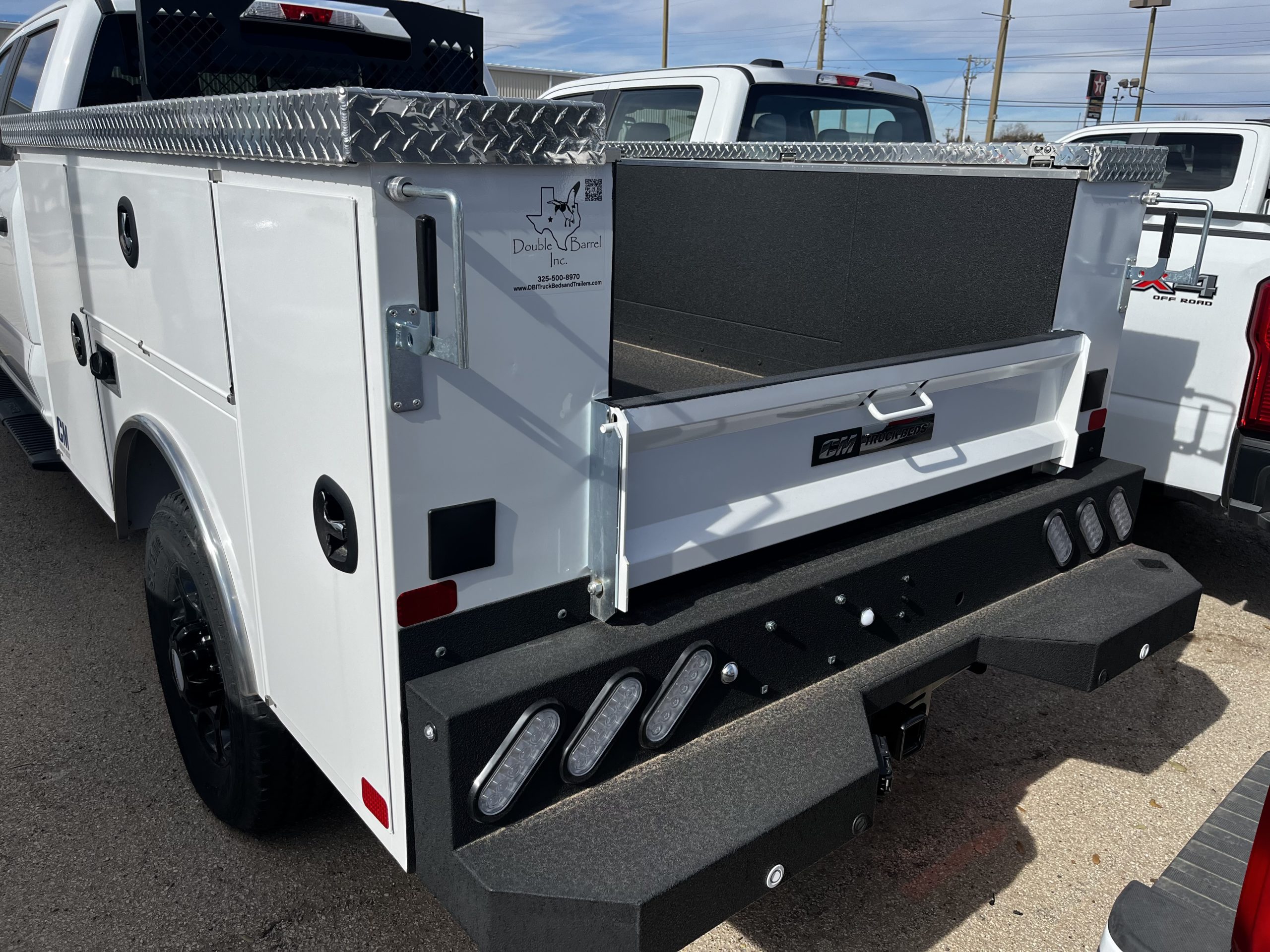 Mechanic Service Truck Ram 5500 4×4 with 8k Palfinger 2 Mechanic Service Truck Ram 5500 4x4 with 8k